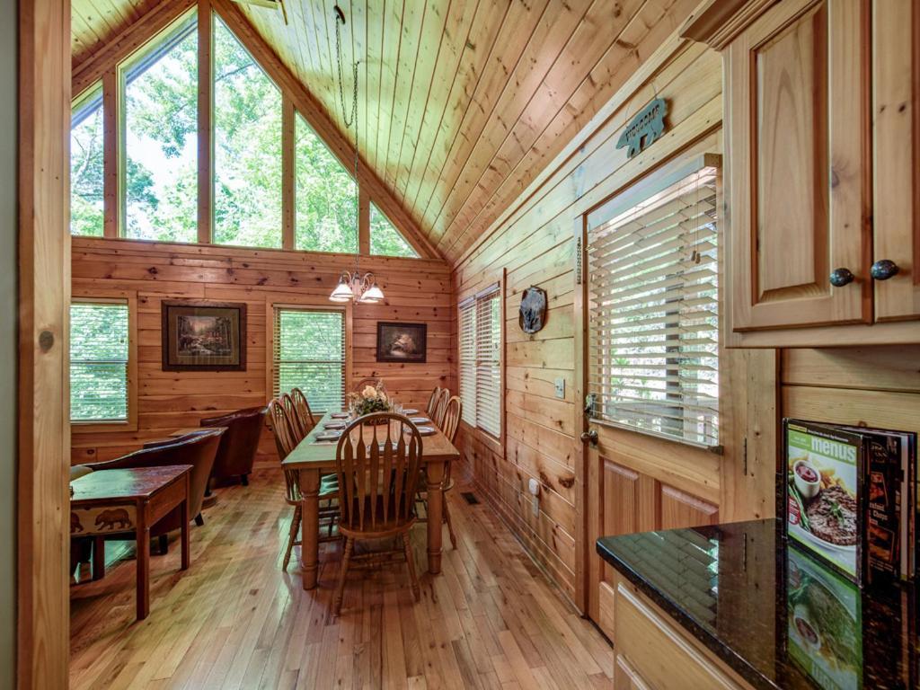 Bear'S Corner, 3 Bedrooms, Wifi, Pool Table, Hot Tub, Wifi, Sleeps 10 ガトリンバーグ エクステリア 写真